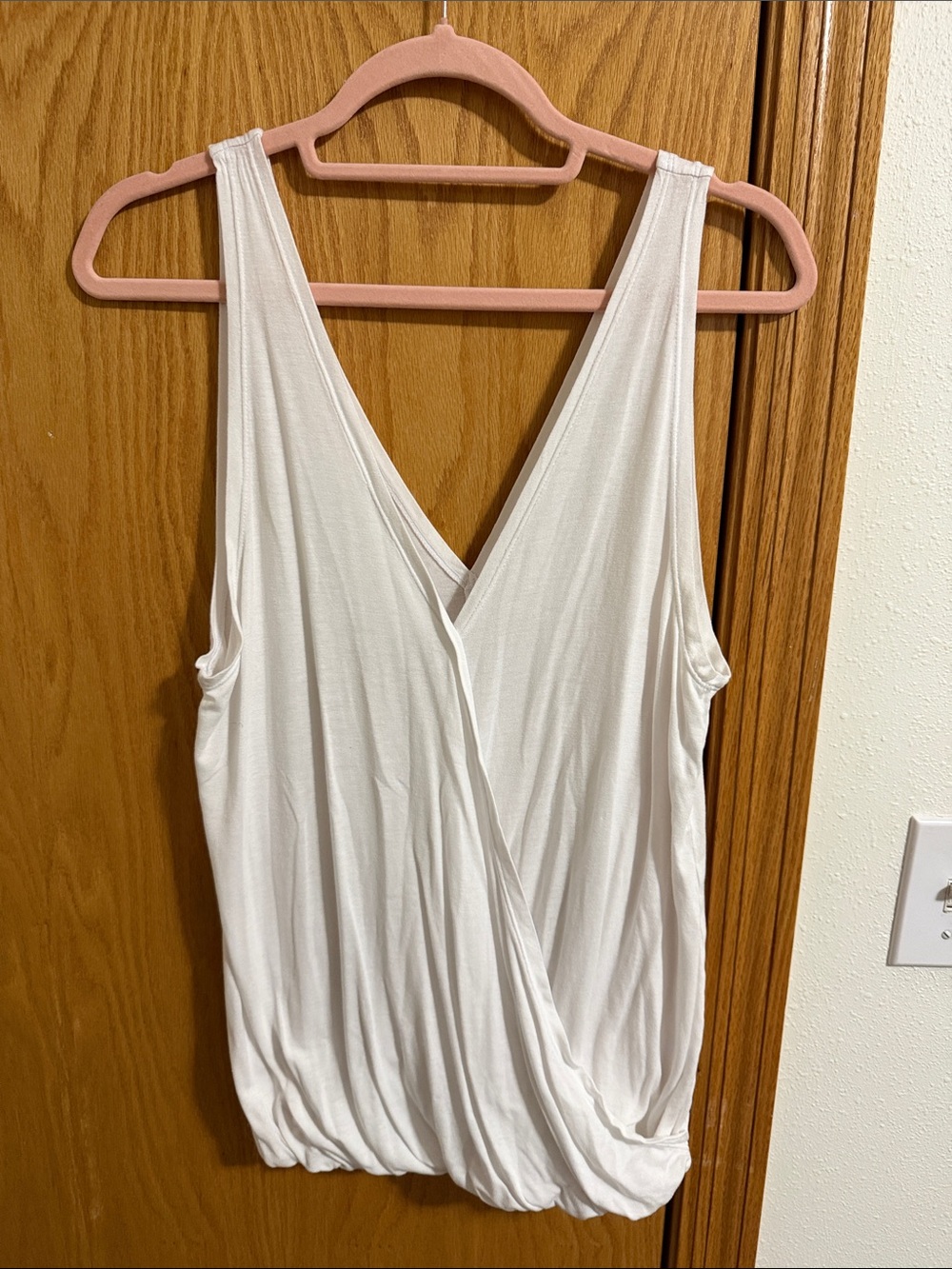 🫶🏼3 for $12!!🫶🏼Women’s White Draped V-Neck Sleeveless Camisole